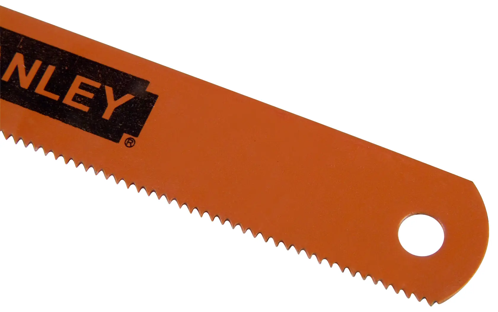 STANLEY 0-15-906 lama di sega arancione con denti fini, ripresa ravvicinata su sfondo bianco.