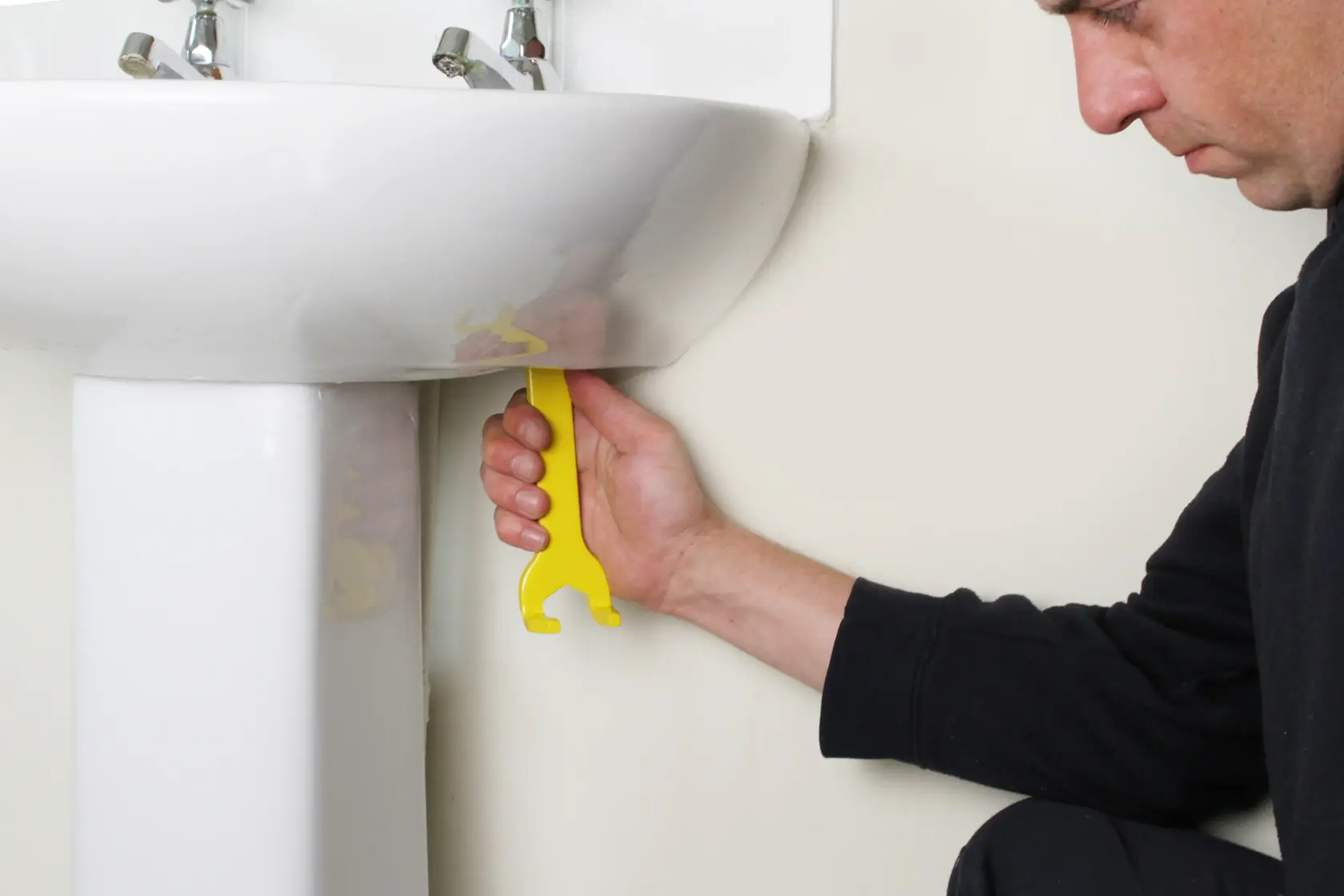 STANLEY 0-70-454 chiave per lavabo in plastica gialla utilizzata per serrare sotto il lavandino.