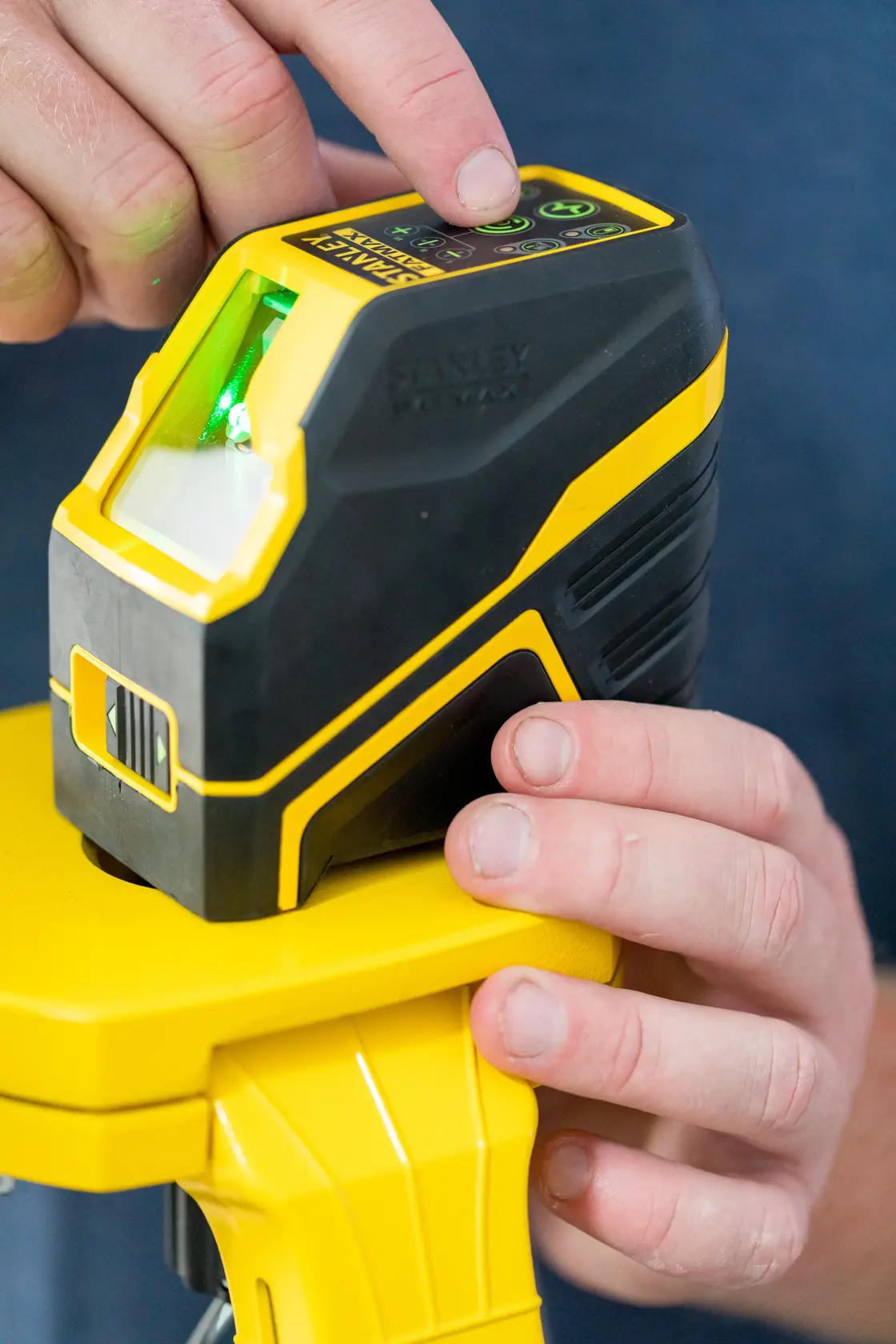 Livella laser a croce FATMAX® con batterie alkaline - raggio verde