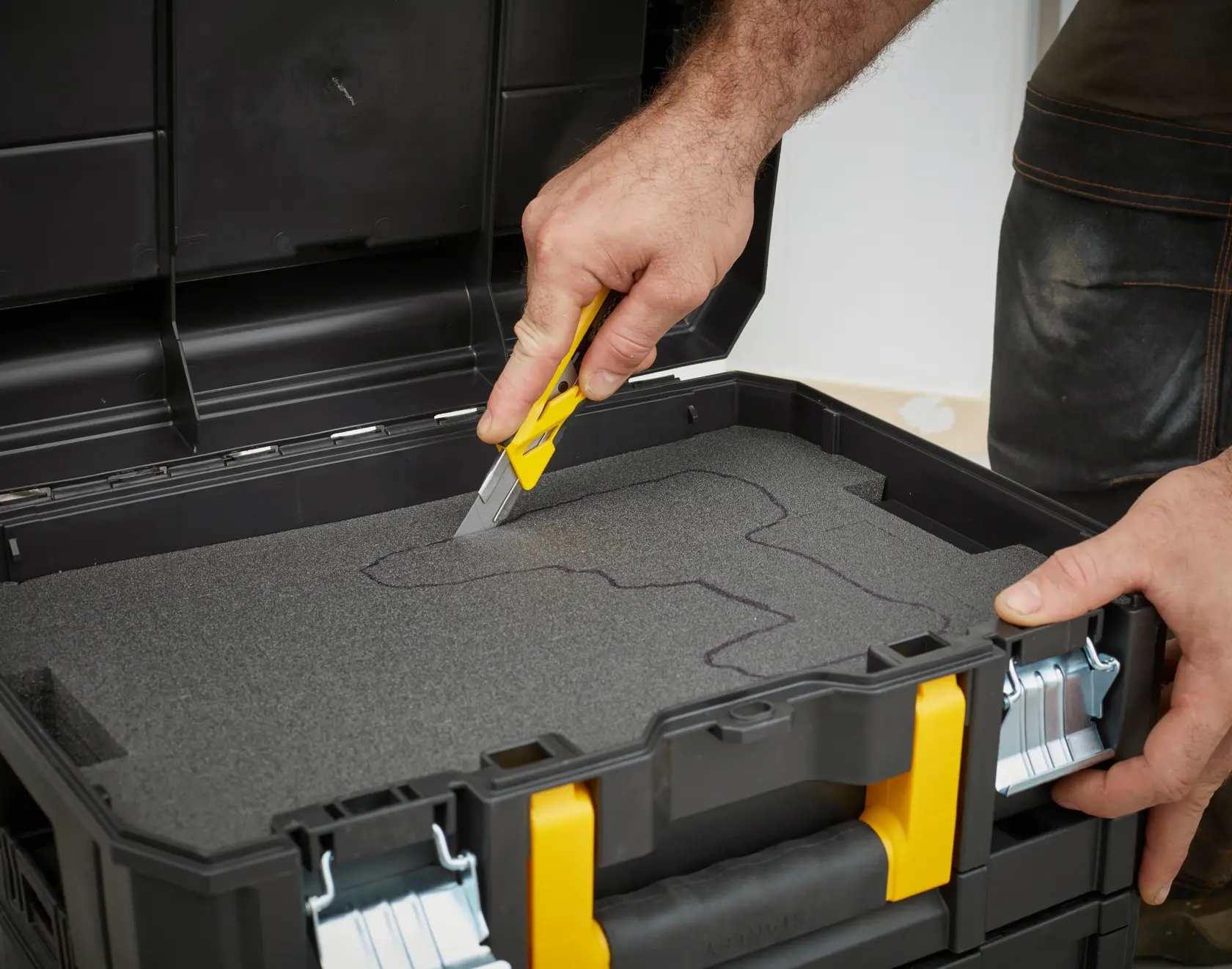 STANLEY FMST1-72365 cassetta attrezzi con inserto in schiuma tagliato per attrezzi, foto frontale.