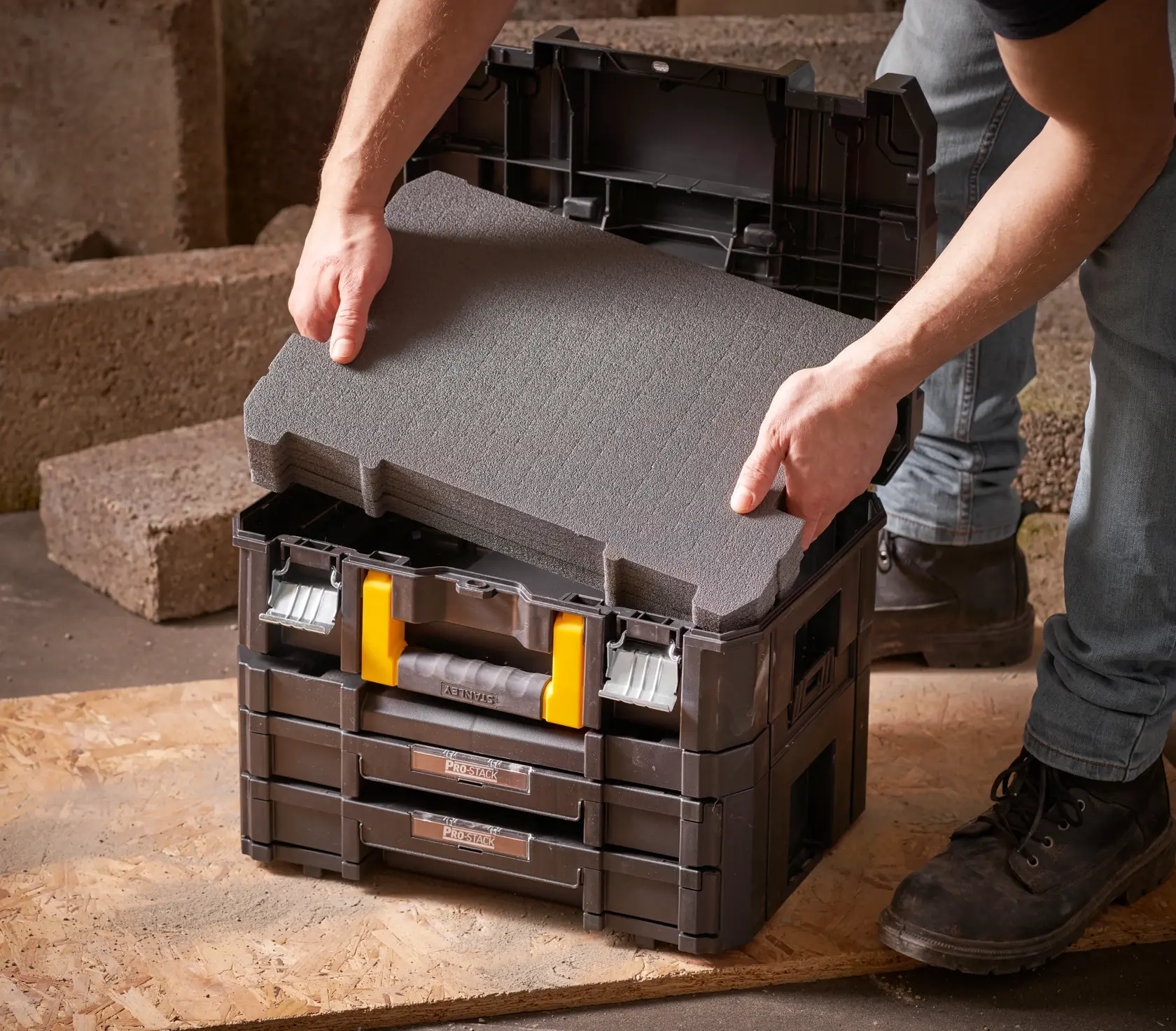 STANLEY FMST1-72365 inserto in schiuma per box porta attrezzi impilabile, vista frontale.